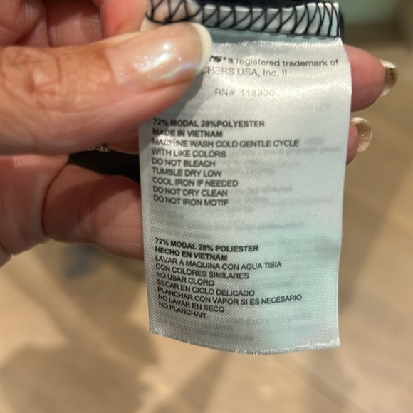 Sketchers vneck tee - Picture 7 of 7